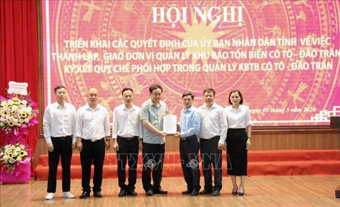 Đội quản lý Khu bảo tồn biển Cô Tô - Đảo Trần ra mắt. Ảnh: TTXVN phát