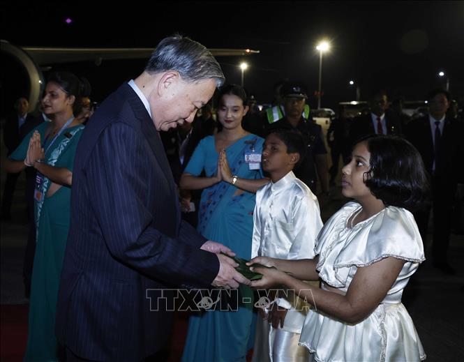 Tổng Bí thư, Chủ tịch nước Tô Lâm tại sân bay quốc tế Bandaranaike. Ảnh: Thống Nhất – TTXVN

