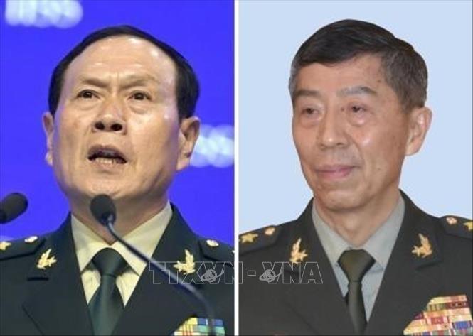 Ông Ngụy Phượng Hòa (trái) và ông Lý Thượng Phúc. Ảnh: Kyodo/TTXVN
