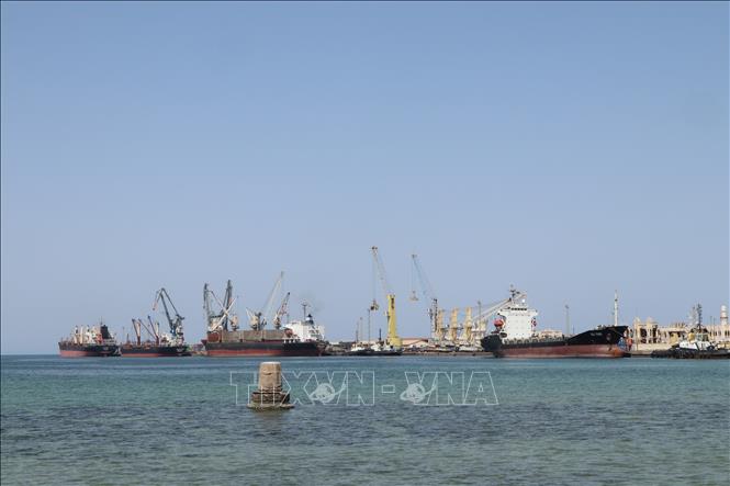 Tàu thuyền neo tại cảng Massawa, Eritrea. Ảnh: THX/TTXVN