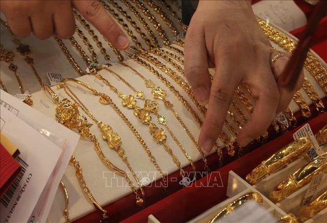 Vàng trang sức bày bán tại Công ty Vàng Bảo Tính Mạnh Hải. Ảnh: Trần Việt - TTXVN