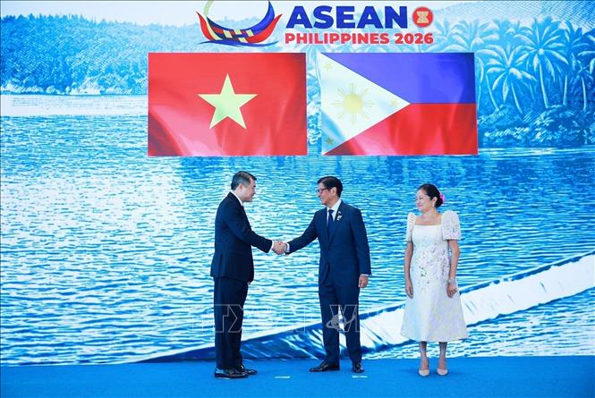 Tổng thống Philippines Ferdinand Romualdez Marcos Jr, Chủ tịch ASEAN năm 2026 đón Thủ tướng Lê Minh Hưng dự Hội nghị Cấp cao ASEAN lần thứ 48. Ảnh: Dương Giang – TTXVN