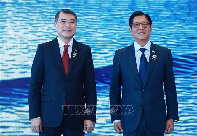Tổng thống Philippines Ferdinand Romualdez Marcos Jr, Chủ tịch ASEAN năm 2026 đón Thủ tướng Lê Minh Hưng dự Hội nghị Cấp cao ASEAN lần thứ 48. Ảnh: Dương Giang – TTXVN
