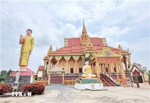 Quần thể tượng Phật quy mô lớn ở ngôi chùa Khmer An Giang