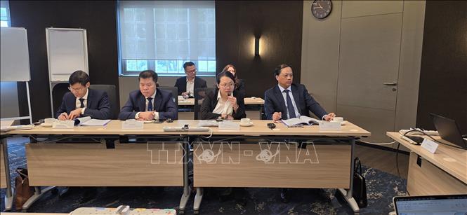 Đoàn đại biểu cấp cao Tòa án nhân dân tối cao làm việc với Trung tâm hoà giải quốc tế Singapore. Ảnh: Việt Dũng - PV TTXVN tại Singapore