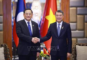 Thủ tướng Lê Minh Hưng gặp Thủ tướng Lào Sonexay Siphandone