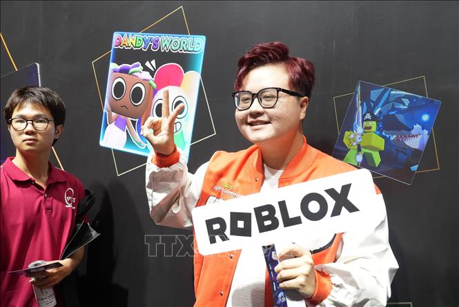 A famous game Youtuber at the event. VNA Photo: Hữu Duyên
