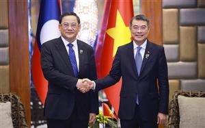 Thủ tướng Lê Minh Hưng gặp Thủ tướng Lào Sonexay Siphandone