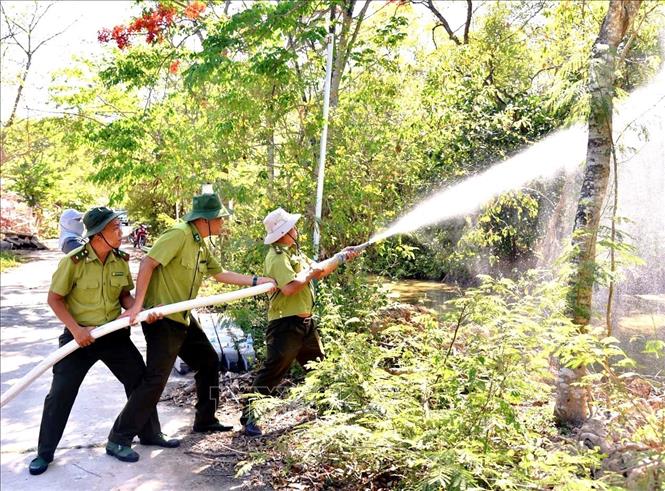 Bước vào mùa khô 2026, tỉnh Cà Mau đã khẩn trương và triển khai đồng bộ nhiều giải pháp phòng cháy, chữa cháy rừng, nhất là công tác diễn tập được thực hiện thường xuyên, hiệu quả.
Ảnh: Chanh Đa-TTXVN

