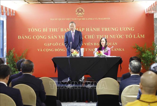 Tổng Bí thư, Chủ tịch nước Tô Lâm gặp mặt cộng đồng người Việt Nam, cán bộ và nhân viên Đại sứ quán Việt Nam tại Sri Lanka. Ảnh: Thống Nhất – TTXVN 