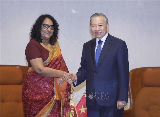 Party General Secretary and President To Lam meets with Speaker of Sri Lanka's Parliament Jagath Wickramaratne. VNA Photo: Thống Nhất