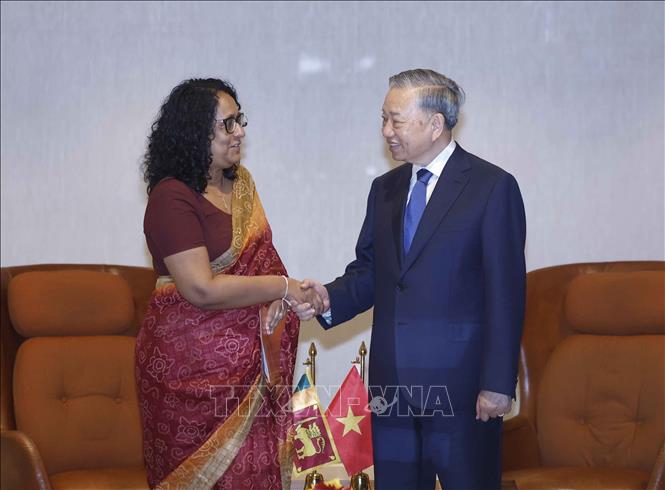 Party General Secretary and President To Lam meets with Speaker of Sri Lanka's Parliament Jagath Wickramaratne. VNA Photo: Thống Nhất