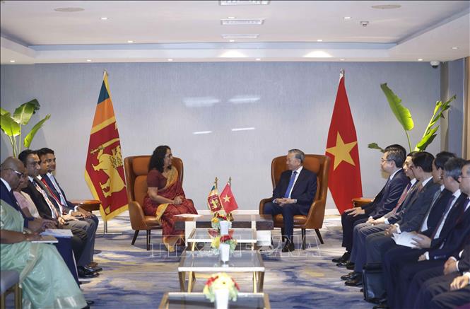Party General Secretary and President To Lam meets with Speaker of Sri Lanka's Parliament Jagath Wickramaratne. VNA Photo: Thống Nhất