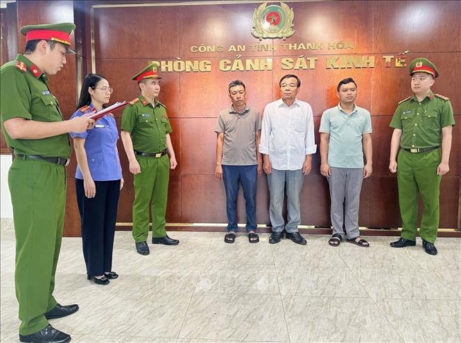 Cơ quan Cảnh sát điều tra đã khởi tố vụ án, khởi tố bị can và bắt tạm giam các đối tượng để điều tra về hành vi “Lợi dụng chức vụ, quyền hạn trong khi thi hành công vụ”. Ảnh: TTXVN phát