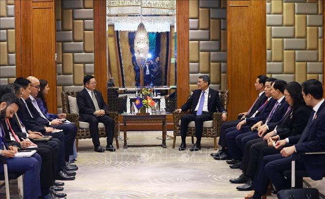 Prime Minister Le Minh Hung meets with ASEAN Secretary-General Kao Kim Hourn. VNA Photo: Dương Giang