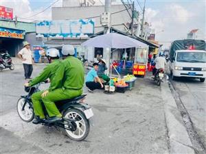 Công an xã hạ bậc thi đua đại úy vì đi xe máy không gương chiếu hậu khi làm nhiệm vụ