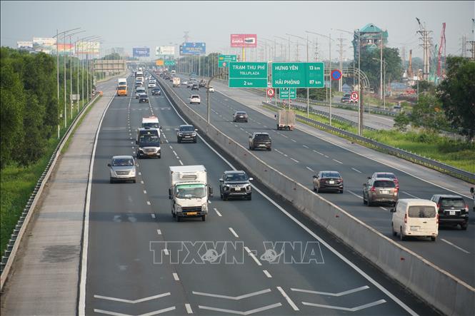 Tuyến đường cao tốc Hà Nội - Hải Phòng đoạn chạy qua tỉnh Hưng Yên. Ảnh Mạnh Khánh-TTXVN