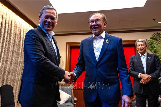 Cuộc gặp giữa Thủ tướng Anwar Ibrahim và Thủ tướng Campuchia Hun Manet ngày 8/5.
Ảnh: Văn phòng Thủ tướng Malaysia/TTXVN phát.
