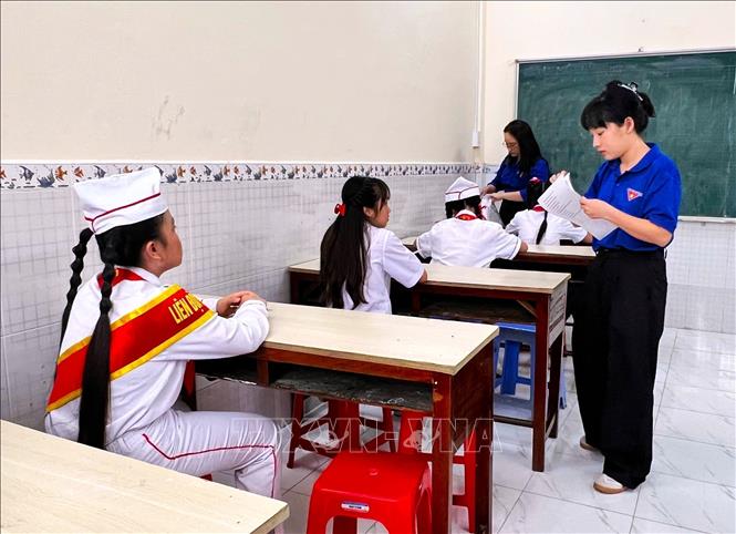 Thí sinh tham gia phần thi “Phụ trách Sao Thông thái”. Ảnh: Ánh Tuyết - TTXVN