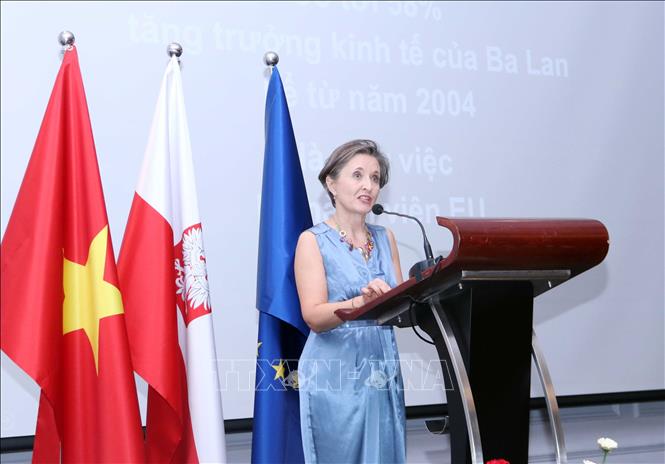 Bà Joanna Skoczek, Trưởng Phái đoàn Đại sứ quán Cộng hòa Ba Lan tại Việt Nam phát biểu tại buổi lễ. Ảnh: Xuân Khu-TTXVN