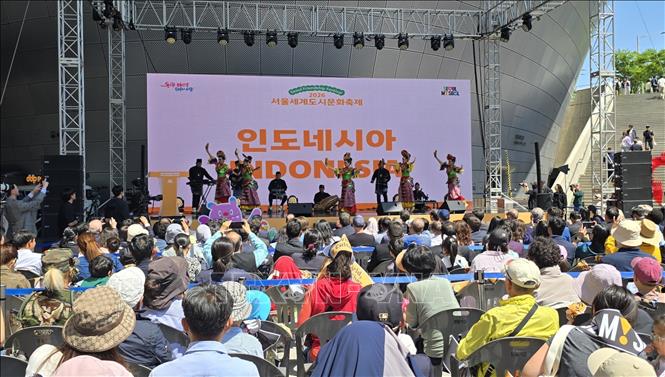 Lễ hội Hữu nghị Seoul 2026 diễn ra tại Tổ hợp thiết kế Dongdaemun (DDP) ngày 9/5/2026. Ảnh: Đức Thắng - P/v TTXVN tại Hàn Quốc
