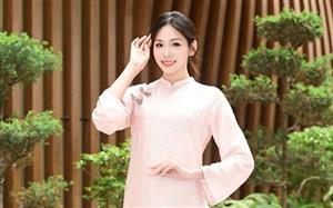 Hoa hậu Nguyễn Trần Hà Linh vừa ôn thi đại học vừa chuẩn bị chinh chiến quốc tế
