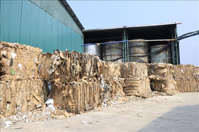 Cơ sở tái chế giấy trên địa bàn xã Đông Cuông, tỉnh Lào Cai chưa đáp ứng đủ điều kiện để hoạt động, chưa hoàn thiện hồ sơ về môi trường theo quy định, bị xử phạt vi phạm hành chính 138 triệu đồng. Ảnh: Anh Thùy - TTXVN
