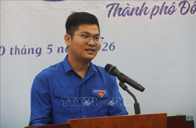 Đồng chí Phan Thế Công, Phó Bí thư Thành đoàn, Chủ tịch Hội Liên hiệp Thanh niên Việt Nam thành phố Đồng Nai phát biểu tại ngày hội. Ảnh: Lê Xuân - TTXVN