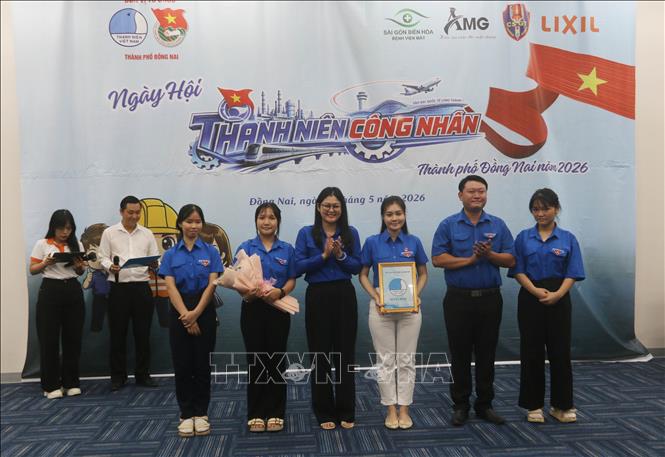 Ra mắt Chi hội thanh niên công nhân tại thành phố Đồng Nai tại Ngày hội. Ảnh: Lê Xuân - TTXVN