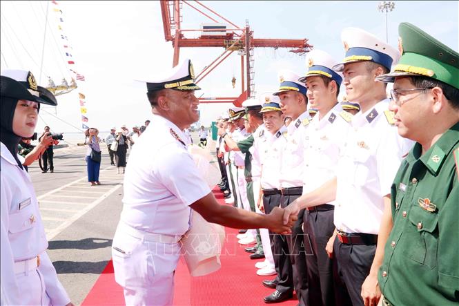 Lễ đón tàu buồm huấn luyện KRI Bima Suci (Indonesia) cập cảng Thành phố Hồ Chí Minh. Ảnh: Xuân Khu-TTXVN