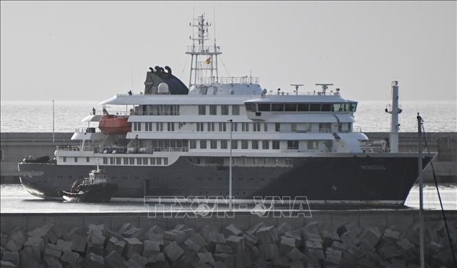 Tàu du lịch MV Hondius cập bến Tenerife, thuộc quần đảo Canary, Tây Ban Nha ngày 10/5/2026. Ảnh: THX/TTXVN
