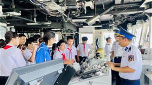 Lan tỏa tình yêu biển, đảo đến thế hệ trẻ tại Hải đoàn 32