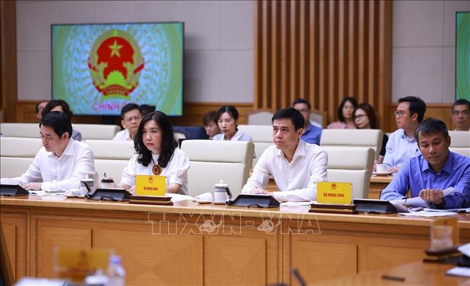 Lãnh đạo Bộ ngoại giao tham dự buổi làm việc với Thủ tướng Lê Minh Hưng. Ảnh: Dương Giang-TTXVN