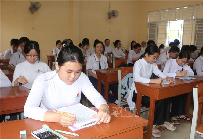 Học sinh các trường THPT trên địa bàn tỉnh Cà Mau được trang bị vững chắc các kiến thức trước kỳ thi. Ảnh: Tuấn Kiệt – TTXVN
