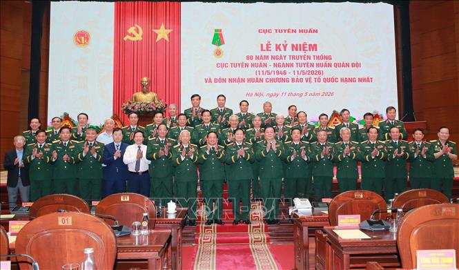 Đại tướng Nguyễn Trọng Nghĩa, Ủy viên Bộ Chính trị, Bí thư Trung ương Đảng, Chủ nhiệm Tổng cục Chính trị QĐND Việt Nam và các đại biểu. Ảnh: Trọng Đức - TTXVN