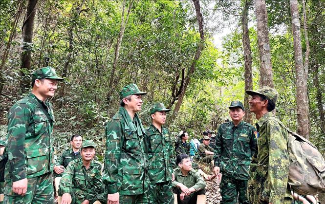 Hoạt động tuần tra song phương được Đồn Biên phòng Cà Xèng (BĐBP Quảng Trị) duy trì thường xuyên nhằm quản lý,  bảo vệ vững chắc chủ quyền lãnh thổ, an ninh biên giới quốc gia. Ảnh: TTXVN phát