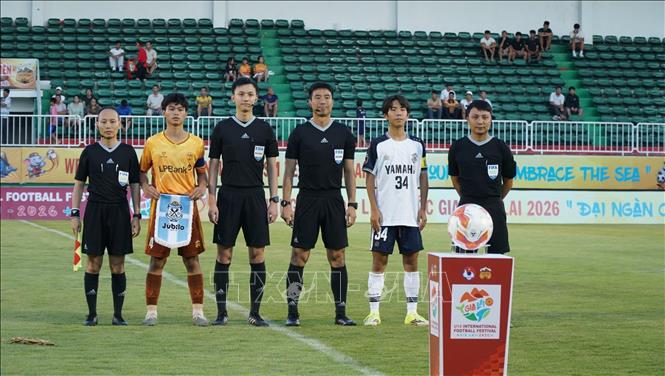 Ngay sau lễ khai mạc, đội chủ nhà U14 LPBank Hoàng Anh Gia Lai có trận đấu mở màn gặp U14 Jubilo Iwata của Nhật Bản. Ảnh: Hồng Điệp - TTXVN