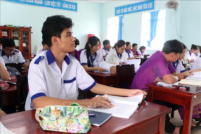 Hoạc sinh Trường THCS và THPT nội trú Vĩnh Châu tập trung cao độ trong buổi ôn thi tốt nghiệp THPT năm 2026. Ảnh: Trung Kiên - TTXVN
