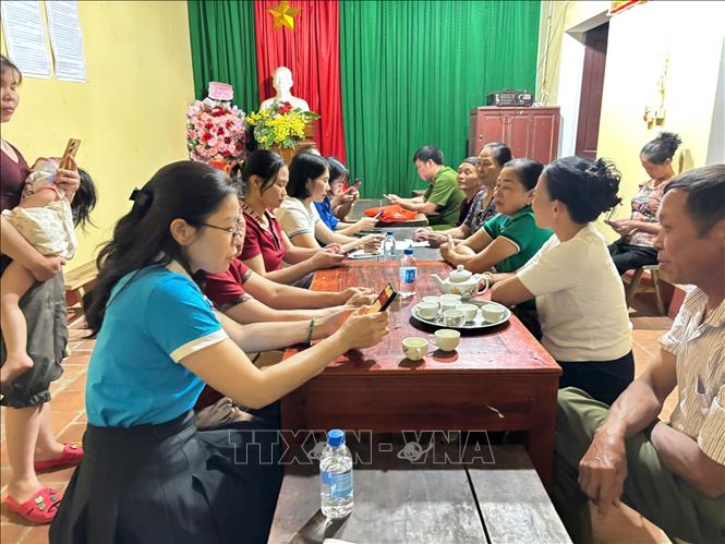 Để triển khai hiệu quả phong trào, xã Yên Trường đã phân công rõ trách nhiệm cho từng cơ quan, đơn vị, đoàn thể phụ trách từng nhóm nhiệm vụ cụ thể. Các chi bộ, thôn xây dựng kế hoạch phù hợp với điều kiện thực tế, bảo đảm rõ người, rõ việc, rõ thời gian hoàn thành. Ảnh: Khiếu Tư - TTXVN


