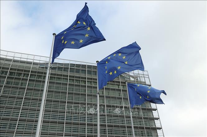 Cờ Liên minh châu Âu tại Brussels, Bỉ. Ảnh: THX/TTXVN