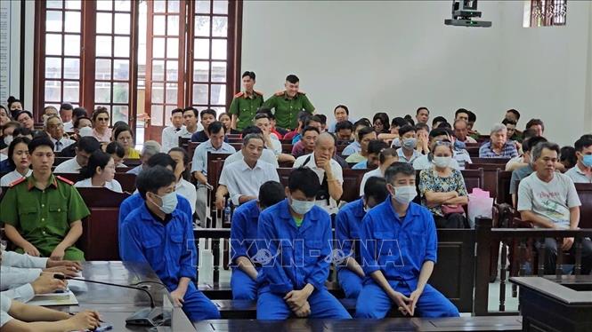 Các bị cáo trước tòa. Ảnh: Sỹ Tuyên - TTXVN