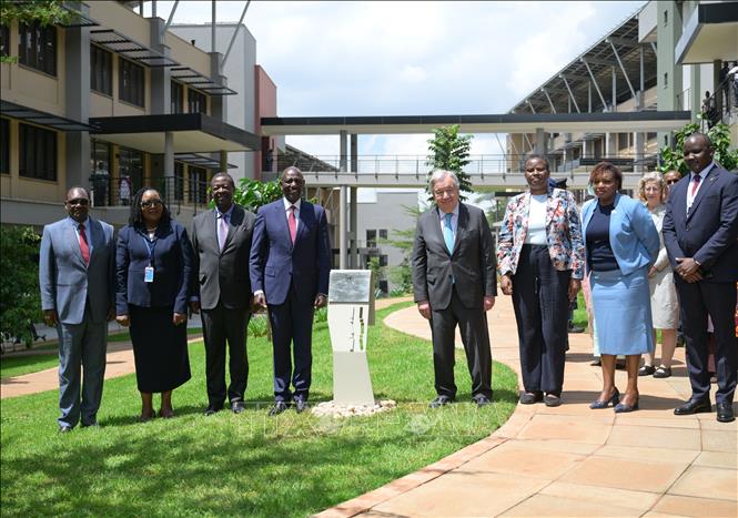 Tổng Thư ký Liên hợp quốc (LHQ) António Guterres (giữa, phải) dự lễ khởi công dự án mở rộng khu phức hợp LHQ ở thủ đô Nairobi (Kenya), ngày 11/5/2026. Ảnh: THX/TTXVN