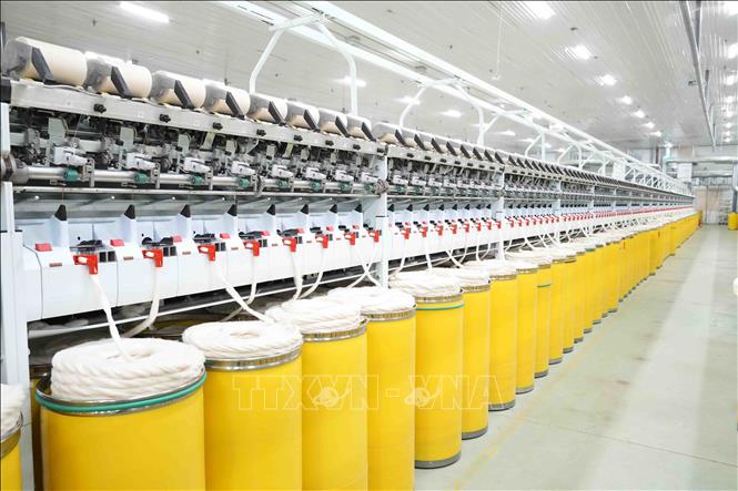 Dây chuyền sản xuất tại Công ty Cổ phần sợi Nghệ Tĩnh. Ảnh: Hữu Quyết – TTXVN