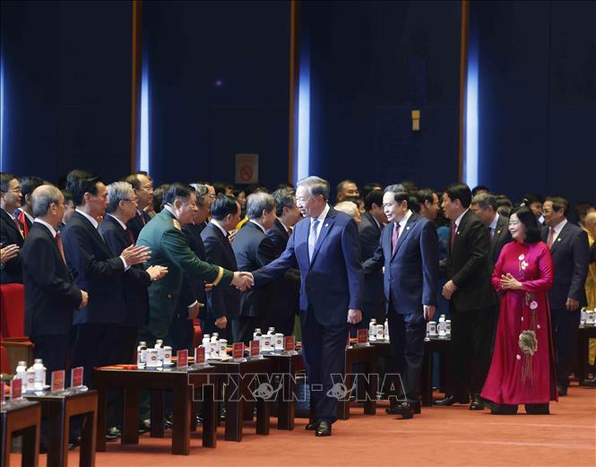 Tổng Bí thư, Chủ tịch nước Tô Lâm cùng các đồng chí lãnh đạo, nguyên lãnh đạo Đảng, Nhà nước tham dự phiên khai mạc trọng thể Đại hội đại biểu Mặt trận Tổ quốc Việt Nam lần thứ XI. Ảnh: Thống Nhất – TTXVN