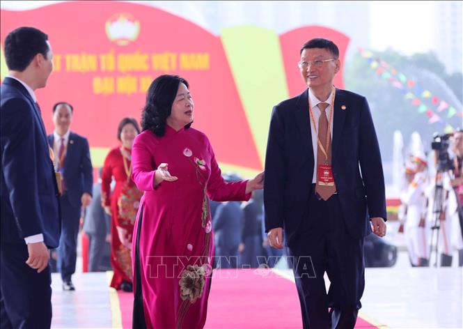 Các đồng chí lãnh đạo, nguyên lãnh đạo Đảng, Nhà nước đến dự phiên khai mạc trọng thể Đại hội XI Mặt trận Tổ quốc Việt Nam. Ảnh: Văn Điệp - TTXVN