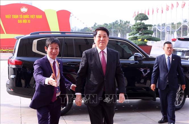 Nguyên Chủ tịch nước Lương Cường đến dự phiên khai mạc trọng thể Đại hội XI Mặt trận Tổ quốc Việt Nam. Ảnh: Văn Điệp - TTXVN