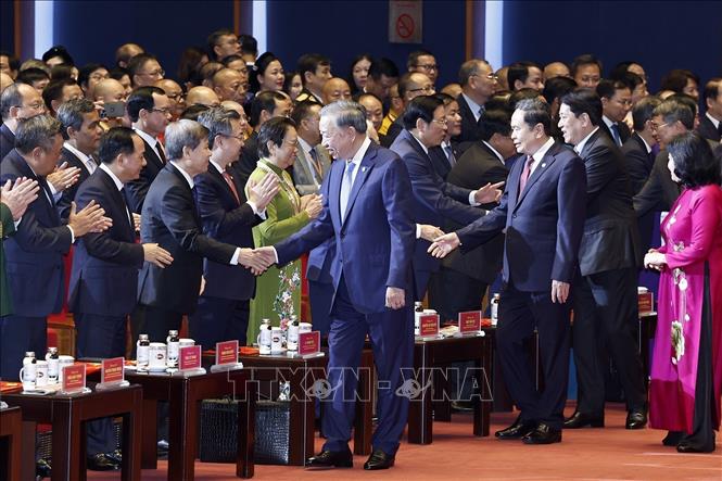Tổng Bí thư, Chủ tịch nước Tô Lâm cùng các đồng chí lãnh đạo, nguyên lãnh đạo Đảng, Nhà nước tham dự phiên khai mạc trọng thể Đại hội đại biểu Mặt trận Tổ quốc Việt Nam lần thứ XI. Ảnh: Doãn Tấn  – TTXVN