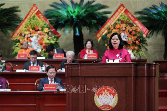 Đồng chí Bùi Thị Minh Hoài, Ủy viên Bộ Chính trị, Bí thư Trung ương Đảng, Bí thư Đảng ủy Mặt trận Tổ quốc, các đoàn thể Trung ương, Chủ tịch Ủy ban Trung ương Mặt trận Tổ quốc Việt Nam đọc Diễn văn khai mạc Đại hội. Ảnh: Minh Đức - TTXVN