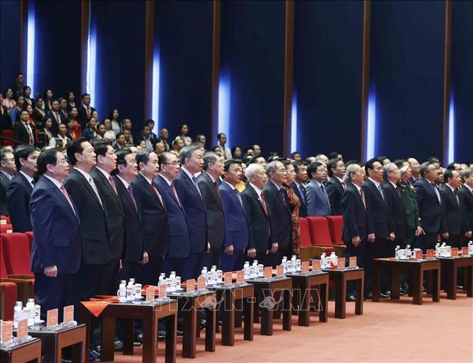 Tổng Bí thư, Chủ tịch nước Tô Lâm và các đại biểu thực hiện nghi thức chào cờ. Ảnh: Thống Nhất – TTXVN