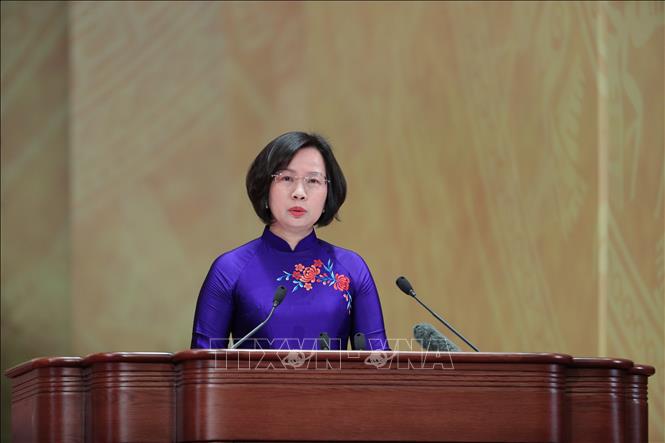 Đồng chí Bùi Huyền Mai, Ủy viên Ban Thường vụ Thành ủy Hà Nội, Phó Chủ tịch không chuyên trách Ủy ban Trung ương MTTQ Việt Nam, Chủ tịch Ủy ban MTTQ Việt Nam thành phố Hà Nội trình bày tham luận: “Mặt trận số Thủ đô: Hành động quyết liệt - Kết nối niềm tin - Phát huy sức mạnh Đại đoàn kết trong kỷ nguyên mới”. Ảnh: Minh Đức - TTXVN